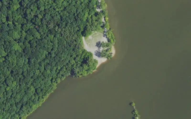 Aerial photo of the area around Arnolds Landing Ramp, Adair County