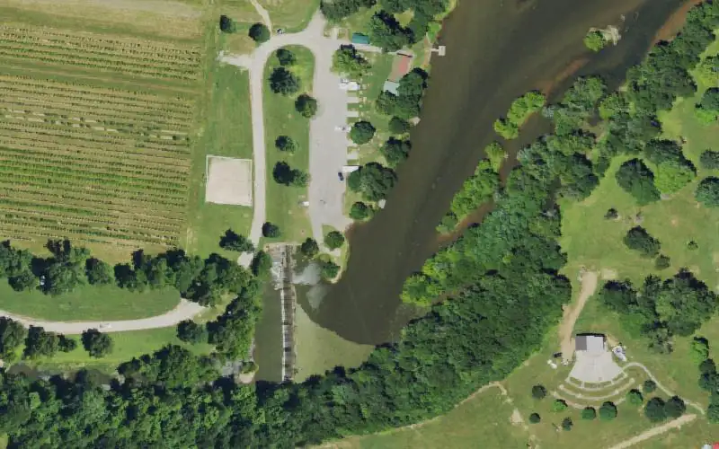 Aerial photo of the area around City of Shelbyville, Shelby County