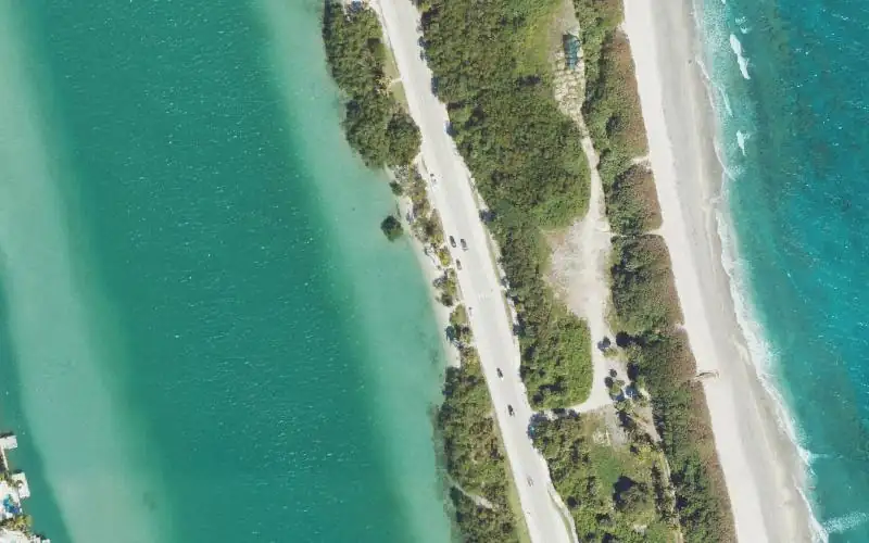 Aerial photo of the area around Coral Cove Park - North Paddlecraft Beach, Palm Beach County