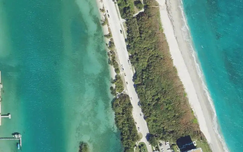 Aerial photo of the area around Coral Cove Park - South Paddlecraft Beach, Palm Beach County