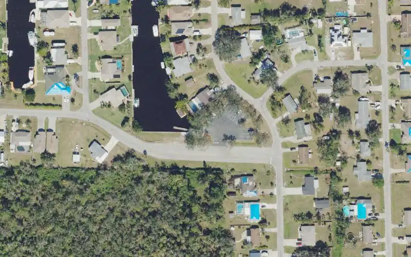 Aerial photo of the area around Davis Public Boat Ramp, Lee County