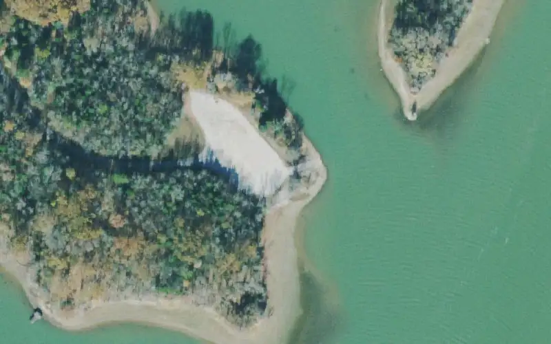 Aerial photo of the area around Eva Access Area, Benton County