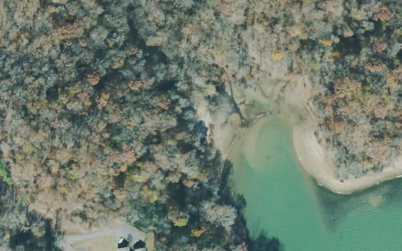 Aerial photo of the area around Fossil Point Access, Benton County