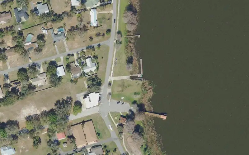 Aerial photo of the area around Howey-in-the-Hills Griffin Waterfront Park (Annual Town Pass Required), Lake County