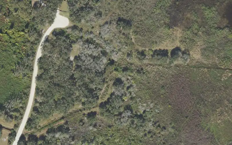 Aerial photo of the area around Kissimmee River Public Use Area - Bluff Hammock Canoe/Kayak Access (CAUTION: Not usable during low water, see comments), Highlands County