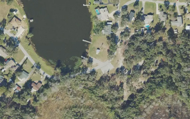 Aerial photo of the area around Lake Umatilla Public Boat Ramp (Guerrant Park), Lake County