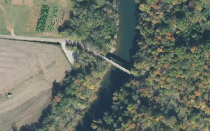 Aerial photo of the area around Locke Bend, Warren County