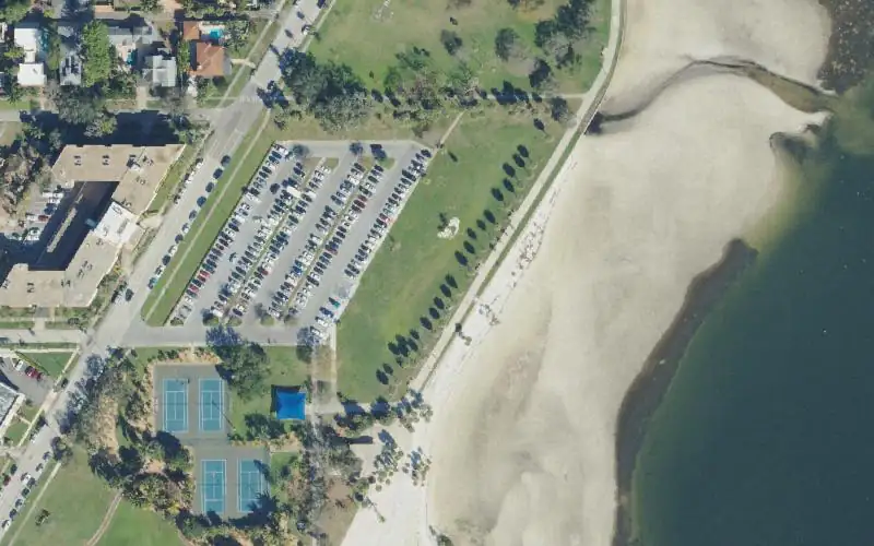 Aerial photo of the area around North Shore Park Beach - Paddlecraft Access, Pinellas County