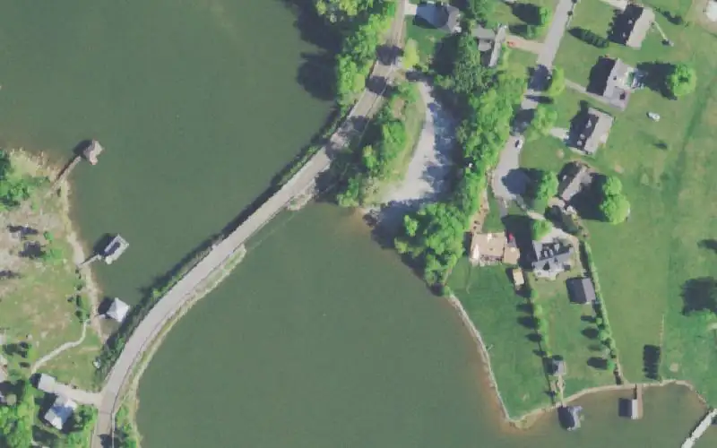 Aerial photo of the area around Savannah Bay, Hamilton County