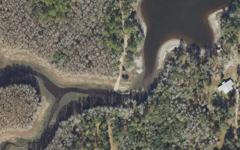 Aerial photo of the area around Sneads Landing on Smokehouse Lake, Jefferson County