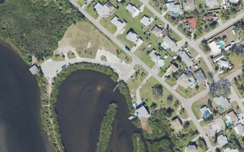 Aerial photo of the area around South Venice Beach Boat Ramp (Annual Fee Required in Advance), Sarasota County